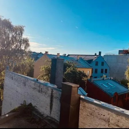 Apartment Spacious, Comfy In Centre With Balcony! *