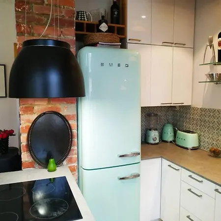 Spacious, Comfy In Centre With Balcony! Apartmán
