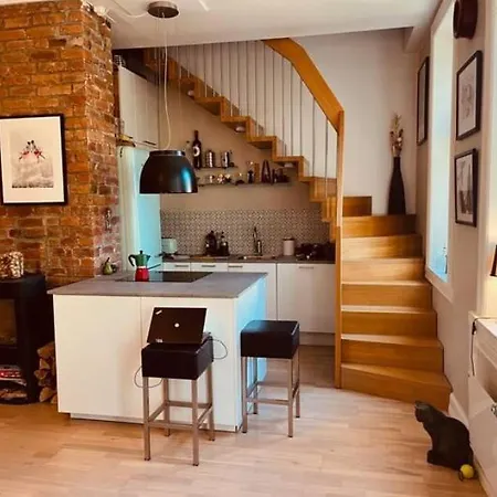 Leilighet Spacious, Comfy In Centre With Balcony! *