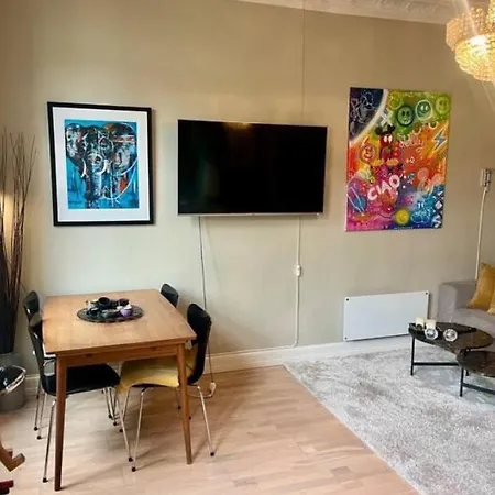 דירה Spacious, Comfy In Centre With Balcony!